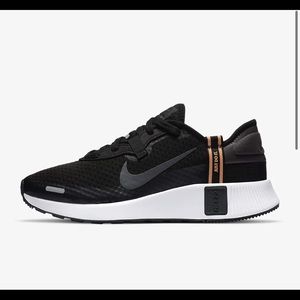 Nike Reposto
Women's Shoes